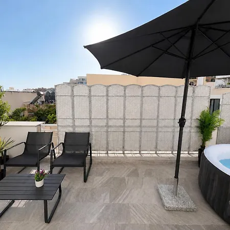 Luxury Penthouse With Private Jacuzzi & Terrace