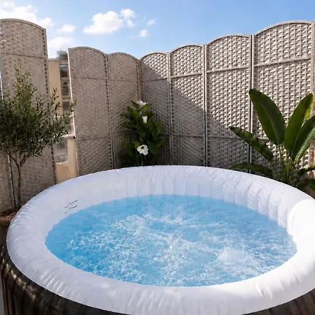 Luxury Penthouse With Private Jacuzzi & Terrace
