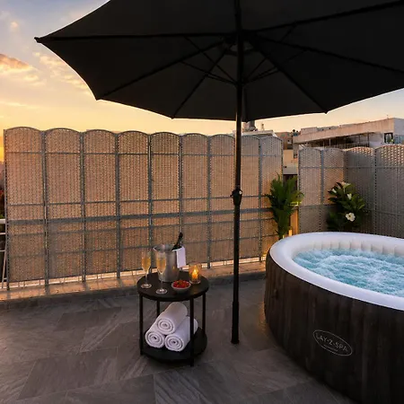 Luxury Penthouse With Private Jacuzzi & Terrace شقة