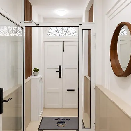 Luxury Penthouse With Private Jacuzzi & Terrace