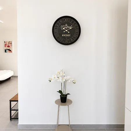 Luxury Penthouse With Private Jacuzzi & Terrace * Gzira