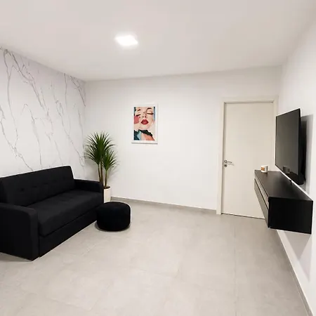 شقة Luxury Penthouse With Private Jacuzzi & Terrace Gzira